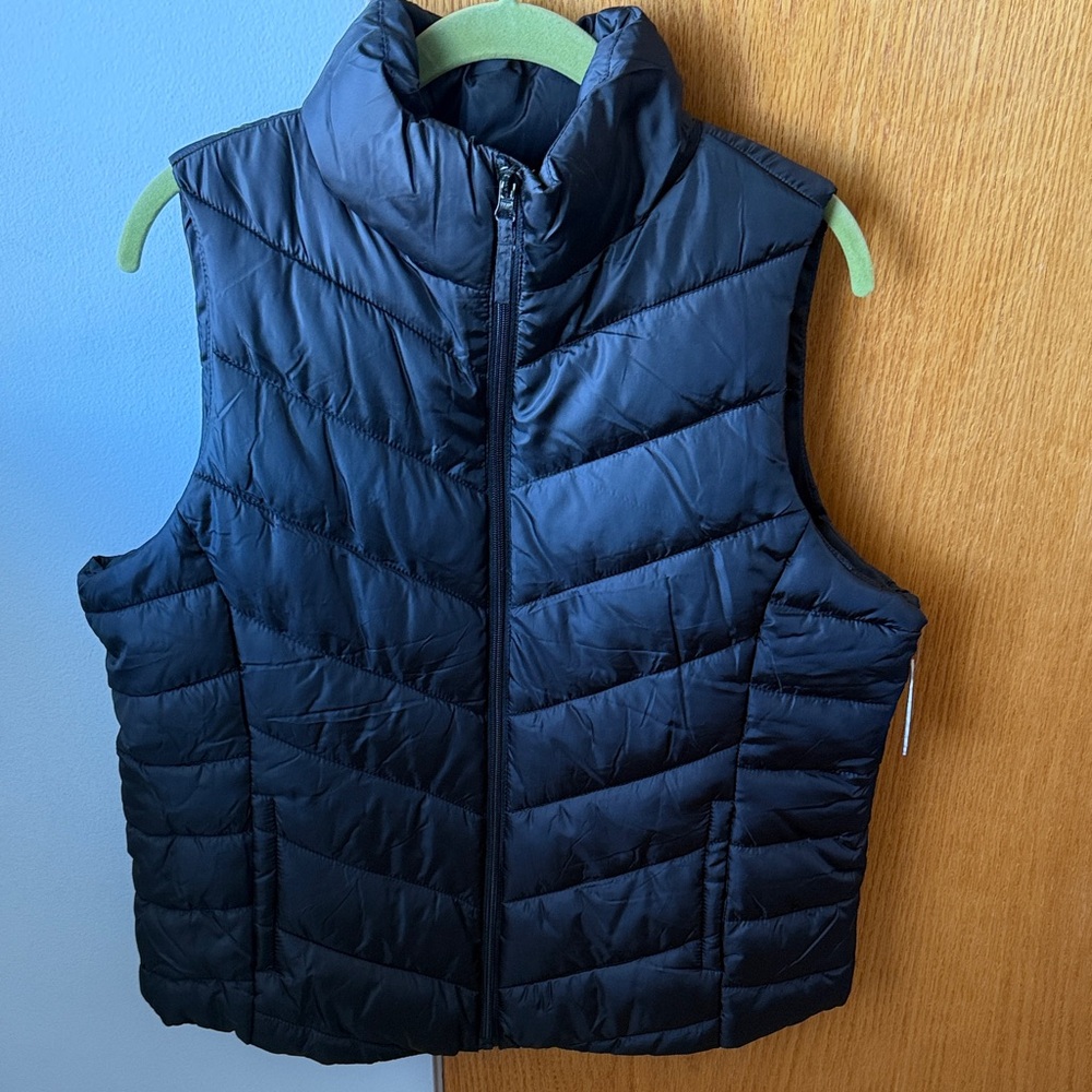 SO Women's Black Puffer Vest
